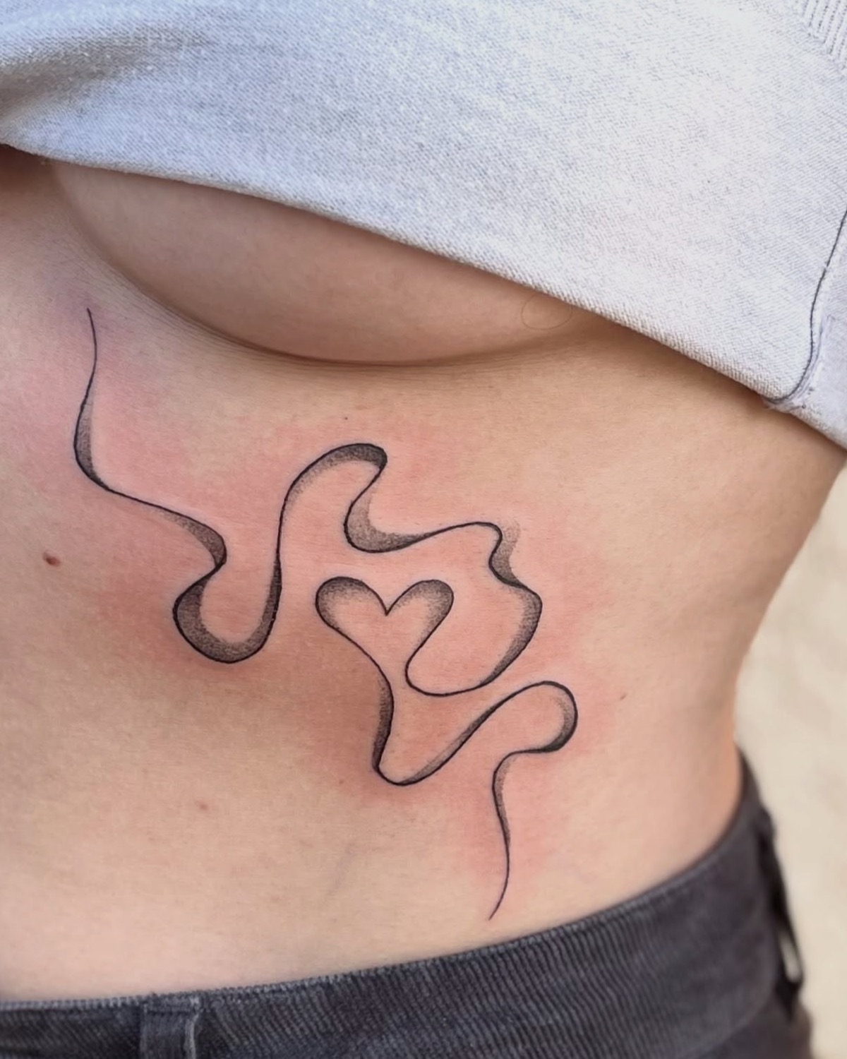 Tatouage ligne abstraite par Moonchild